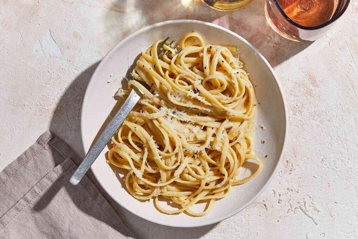 spaghetti-cacio-e-pepe-recipe