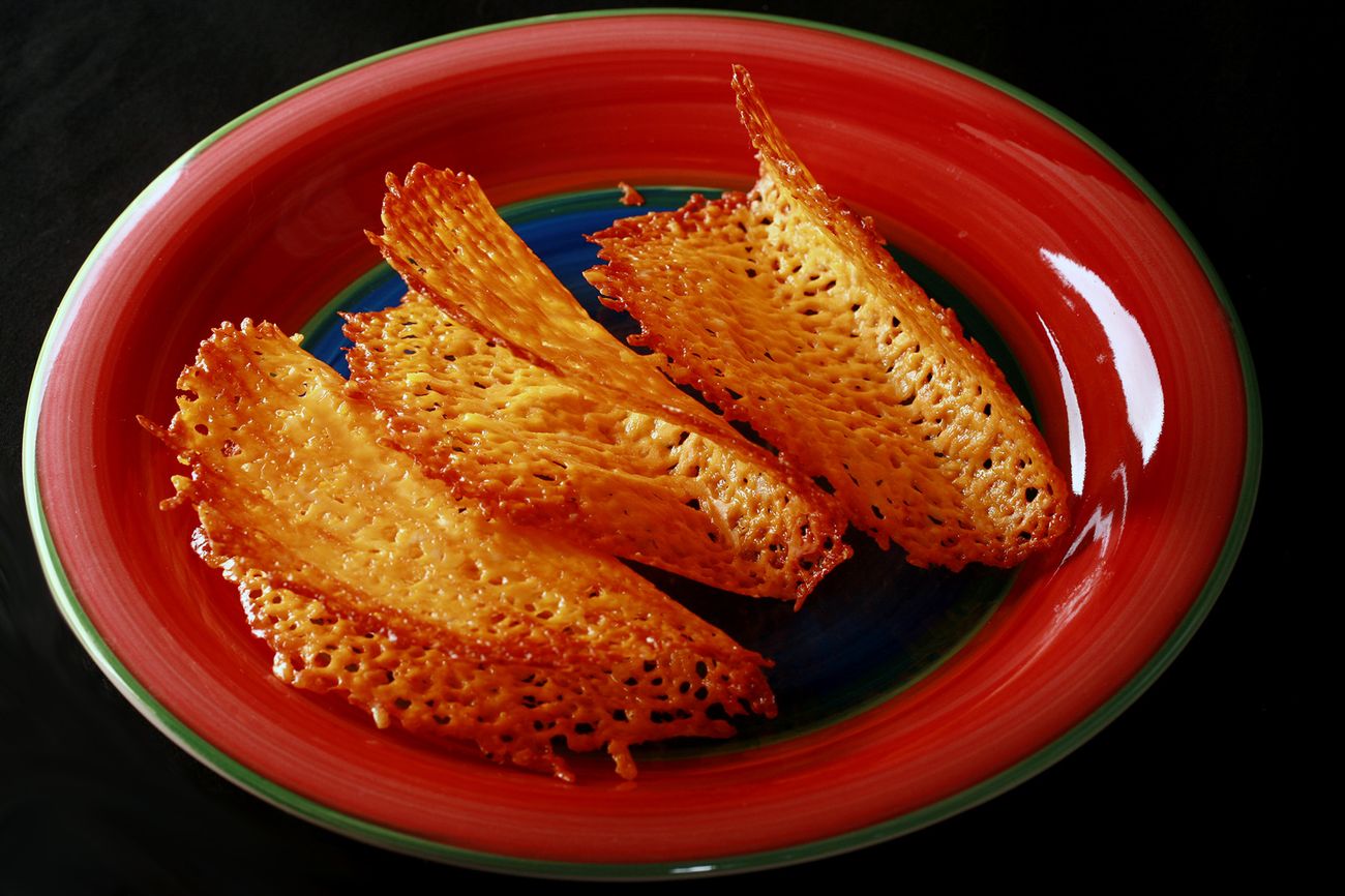 low-carb-keto-cheese-taco-shells-recipe