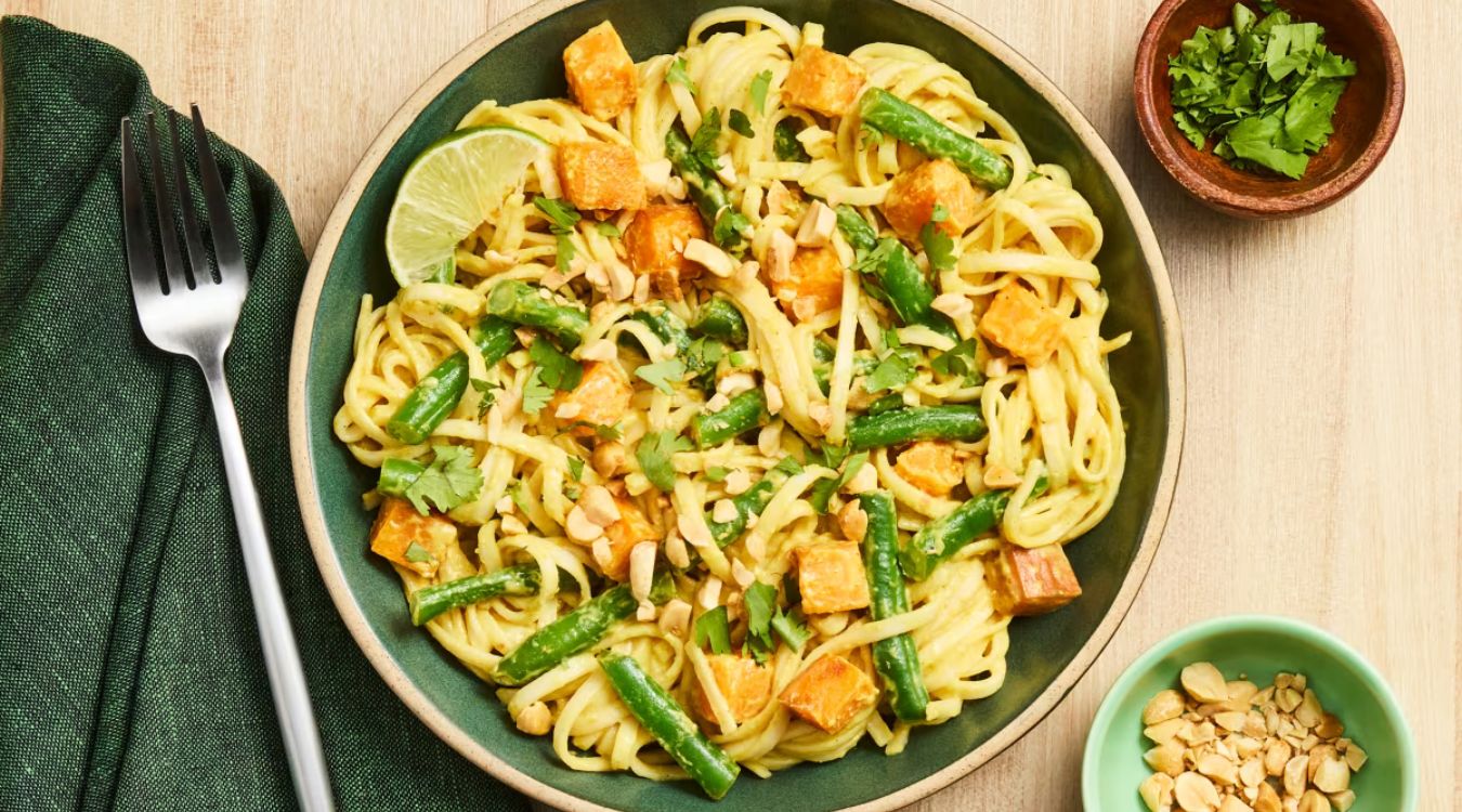 vegan-coconut-curry-with-pasta-and-vegetables-recipe