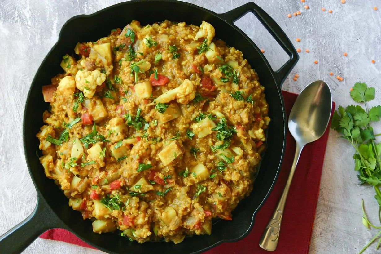 vegan-indian-curry-with-cauliflower-and-lentils-recipe