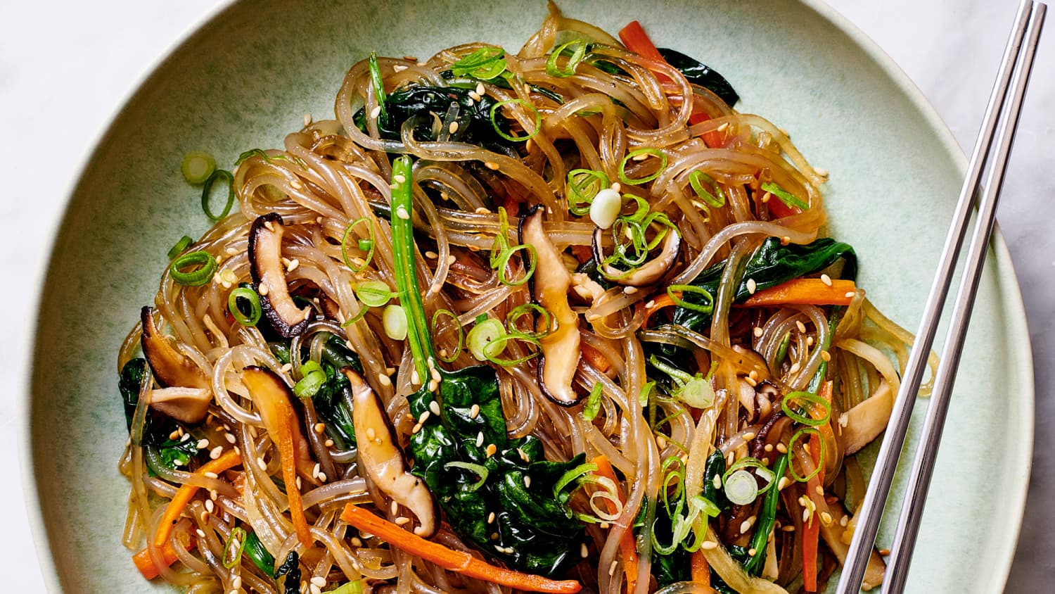 vegan-japchae-korean-noodles-recipe