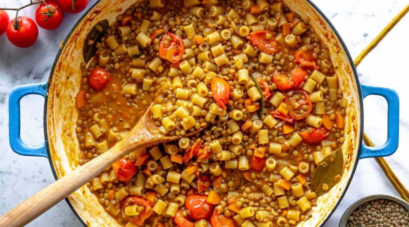 vegan-lentil-kale-and-red-onion-pasta-recipe