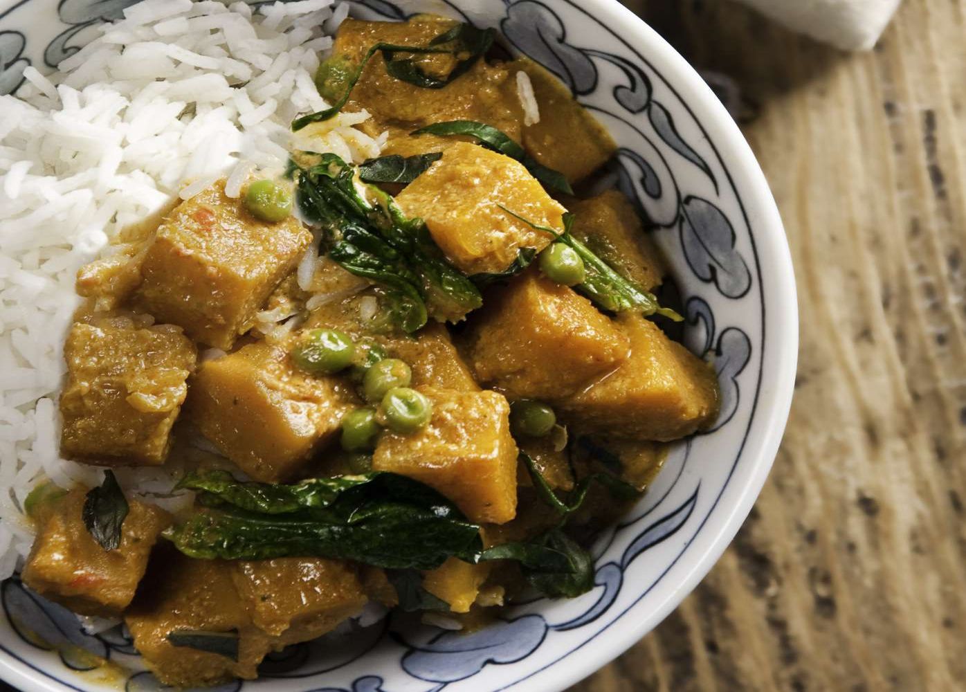 vegan-red-curry-with-tofu-and-vegetables-recipe